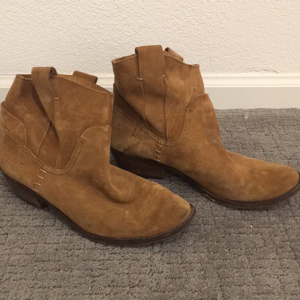 Tan suede ankle boot.